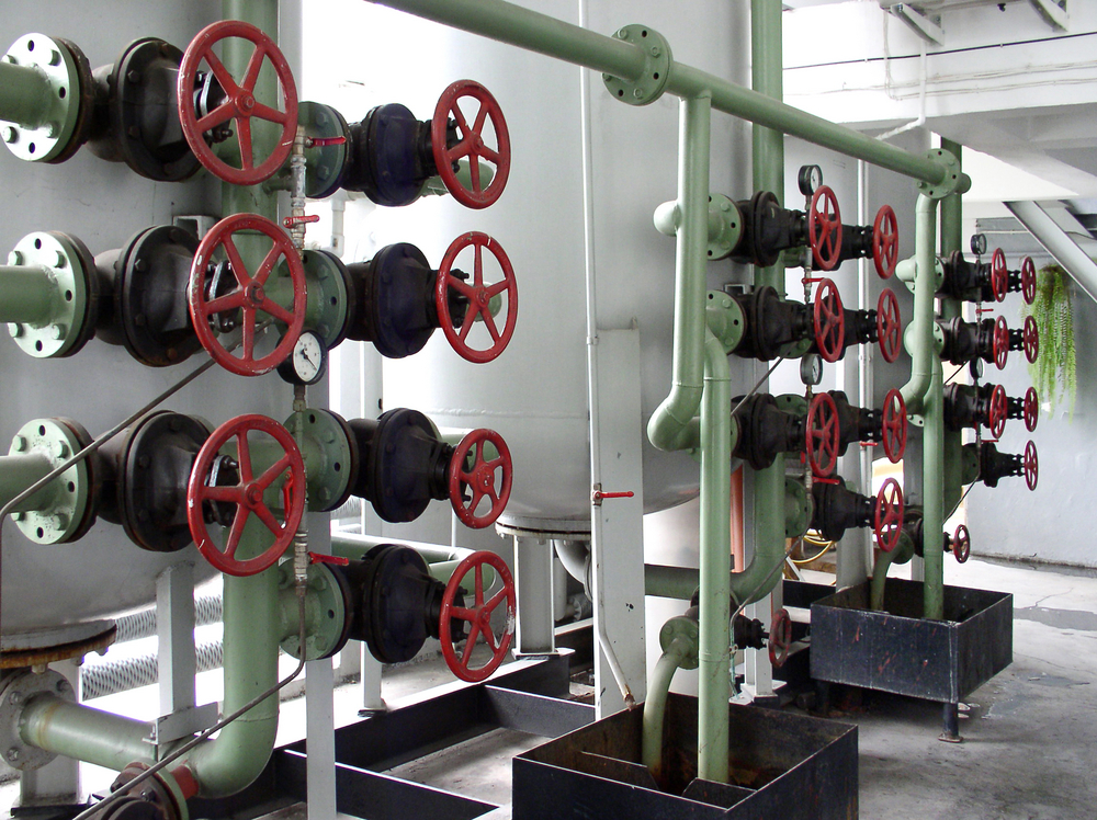 Industrial valve manifold with red handwheels for manual flow control